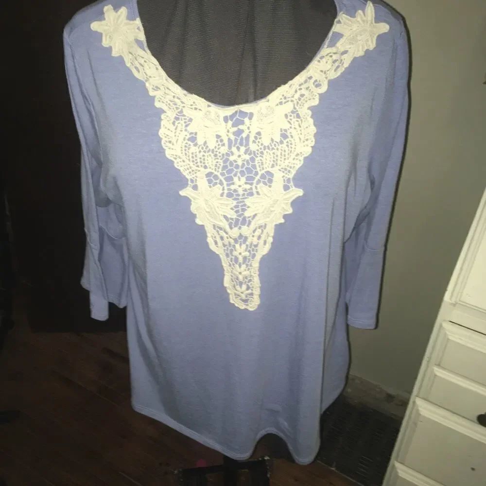 Lane Bryant 14/16 long sleeve lace placket knit blouse